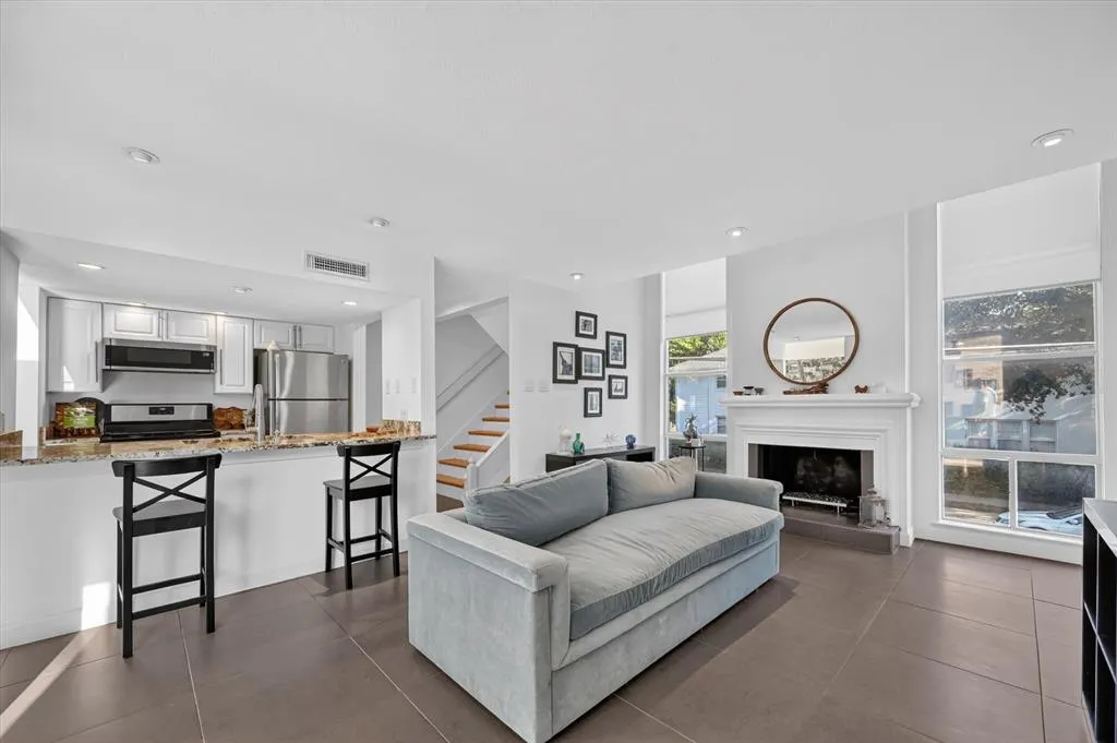 4003 Gilbert Avenue #7