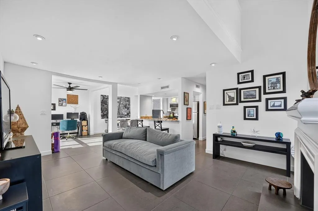 4003 Gilbert Avenue #7