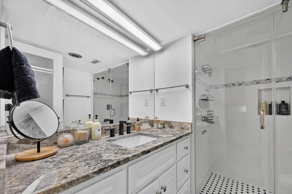 4003 Gilbert Avenue #7