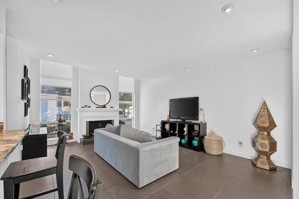 4003 Gilbert Avenue #7