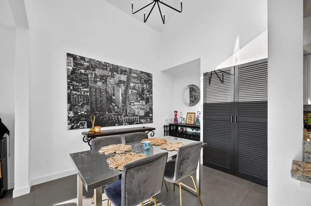 4003 Gilbert Avenue #7