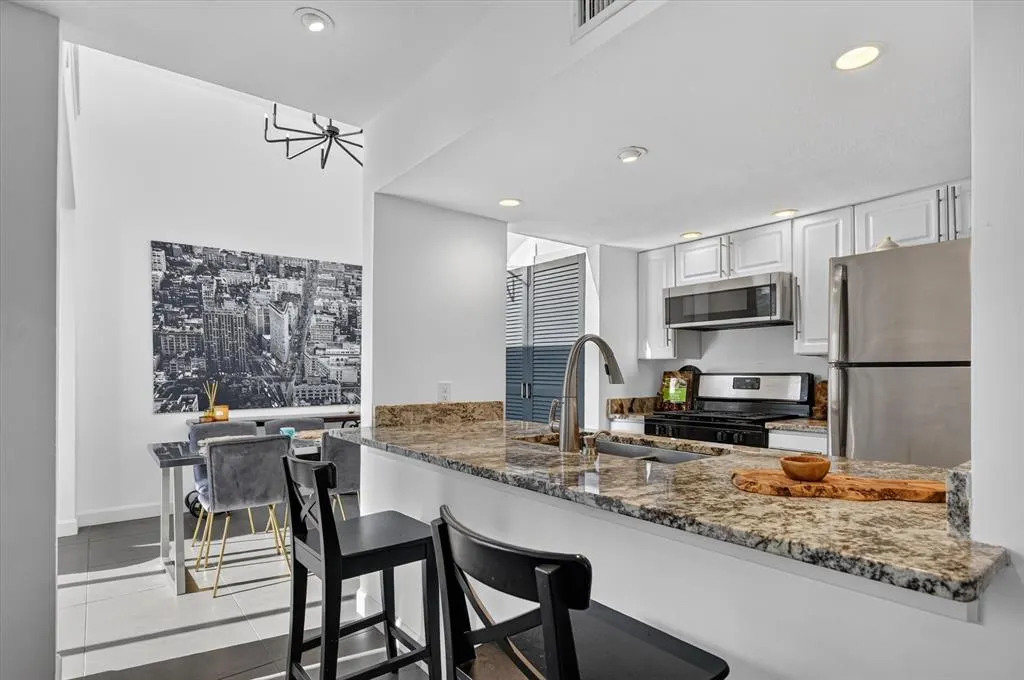 4003 Gilbert Avenue #7