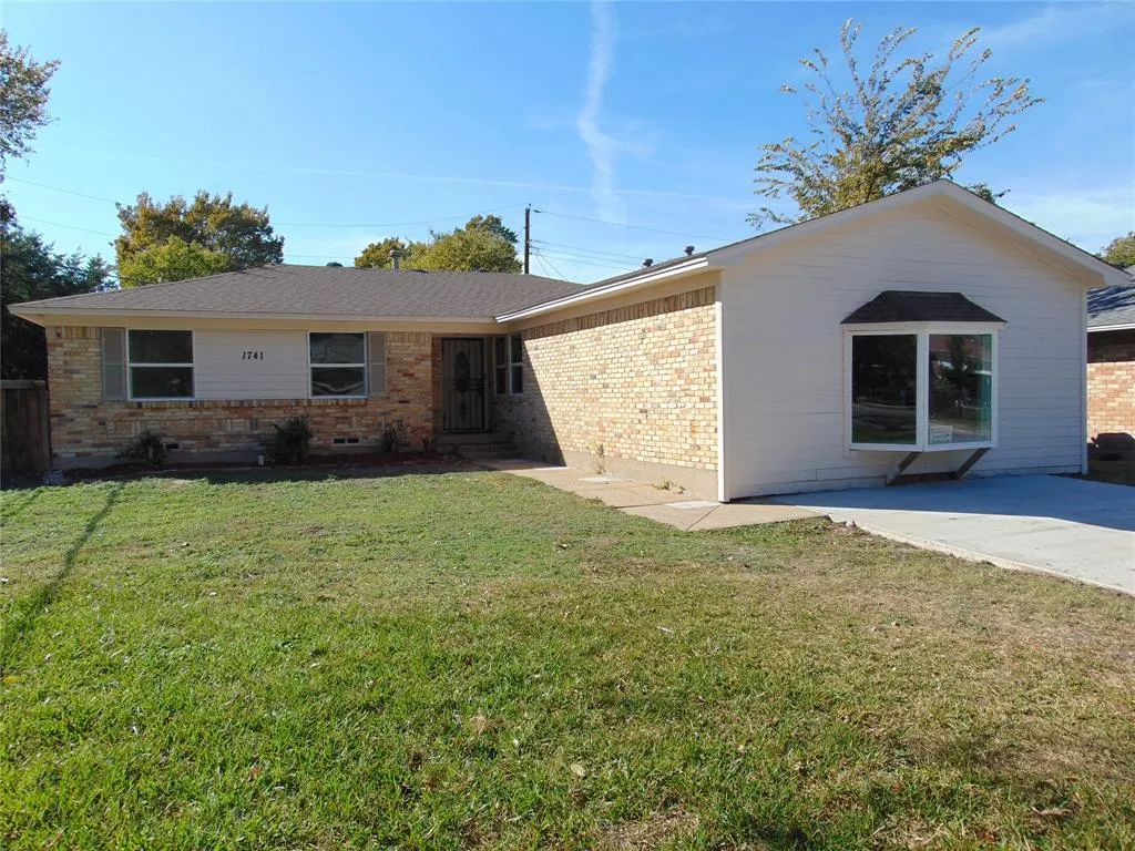1741 Oak Hill Circle