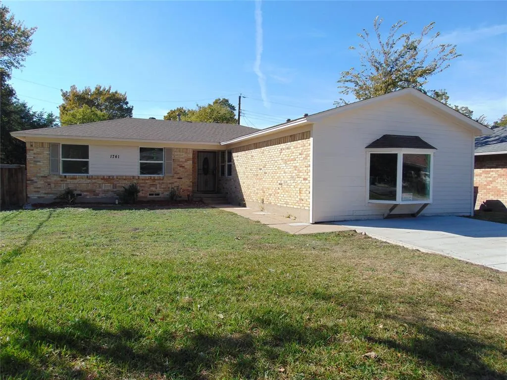 1741 Oak Hill Circle