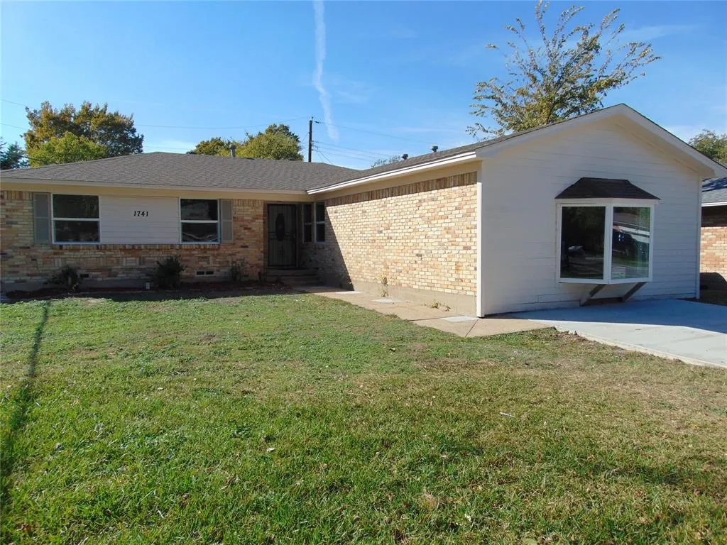 1741 Oak Hill Circle