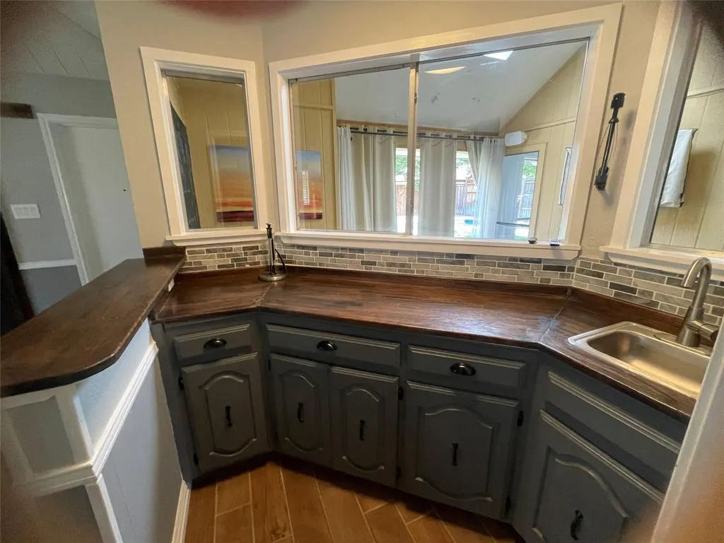 12112 Cross Creek Drive