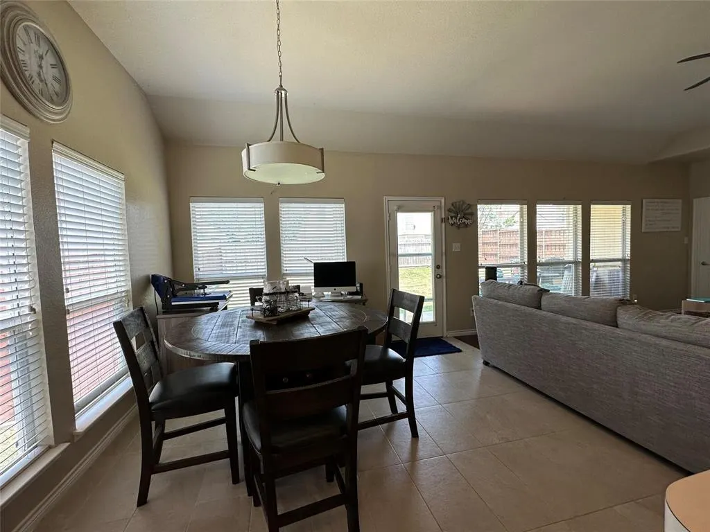 1208 Lazy Lane