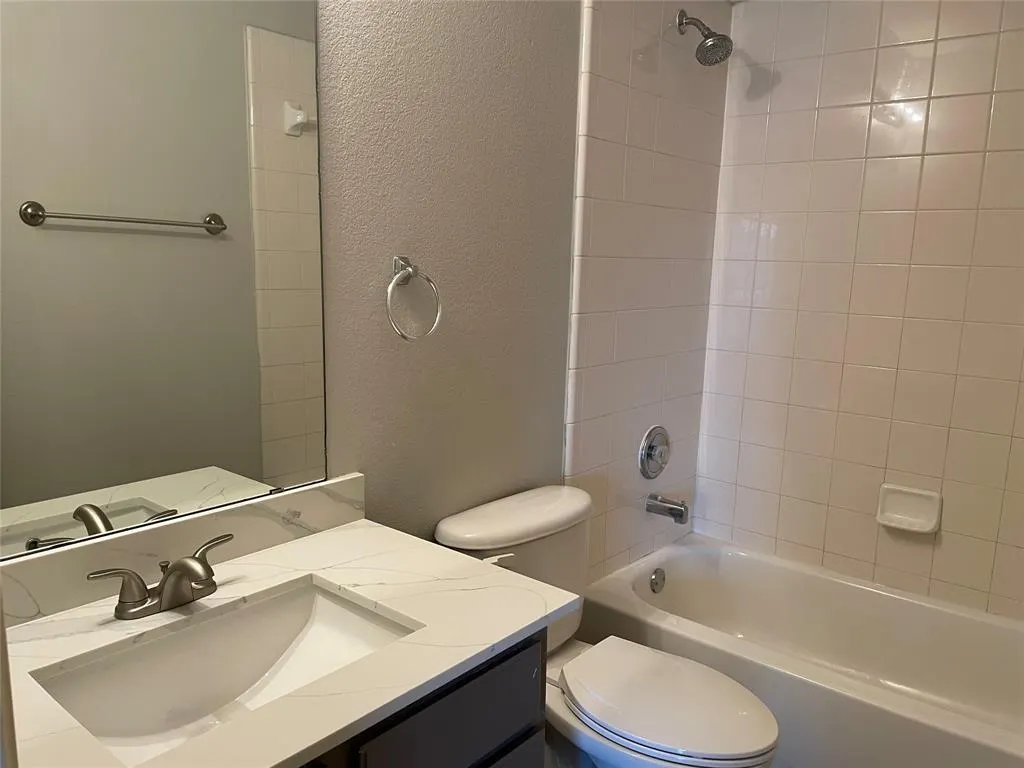 1208 Lazy Lane