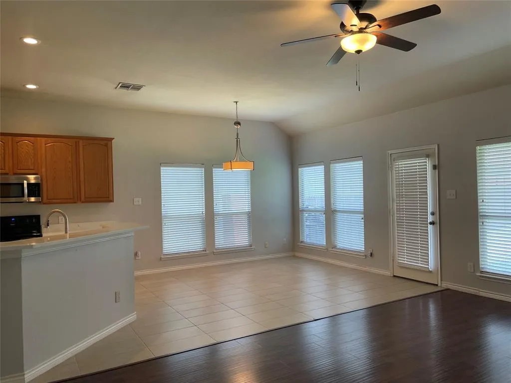 1208 Lazy Lane