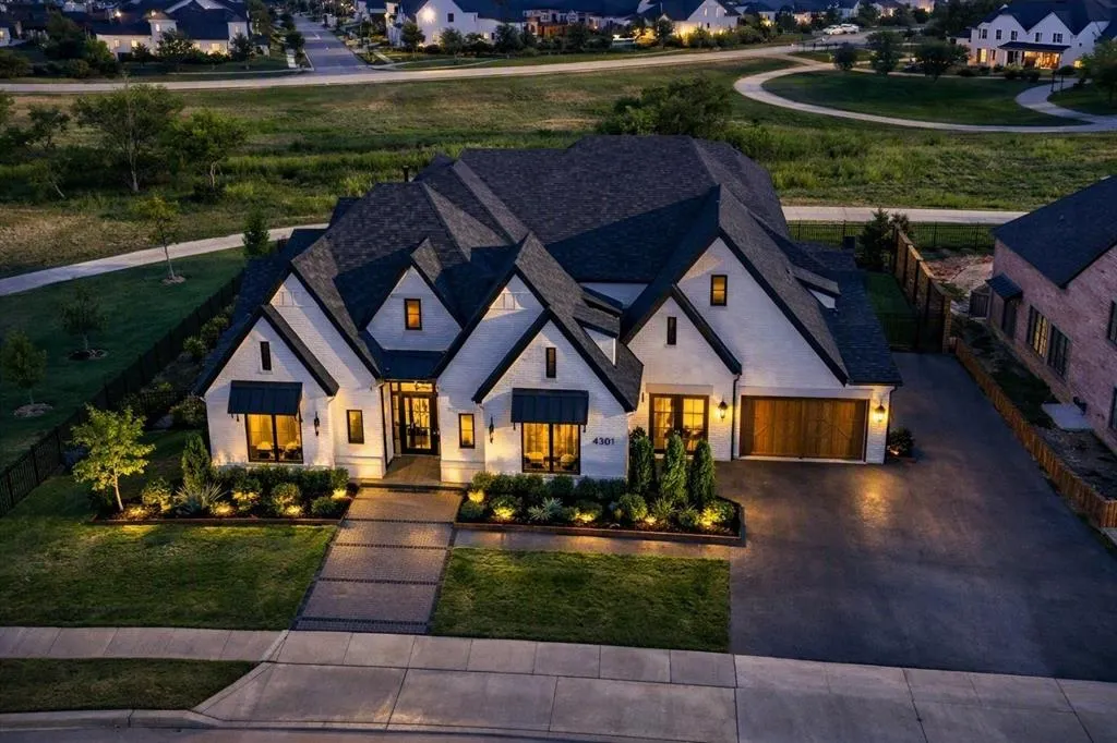 4301 Corabelle Lane
