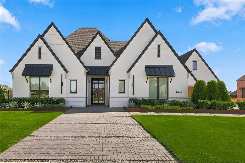 4301 Corabelle Lane
