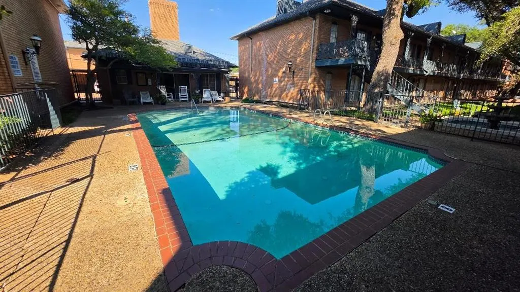 6023 E University Boulevard #204