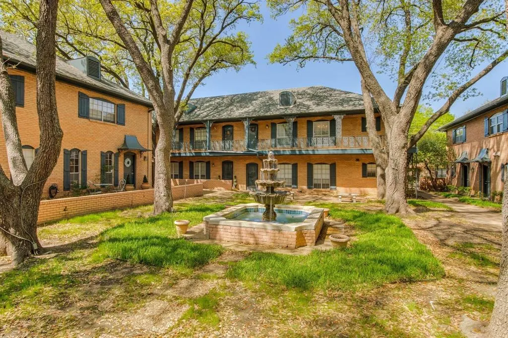 6023 E University Boulevard #204