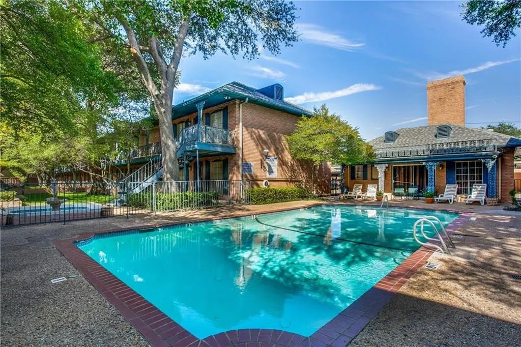 6023 E University Boulevard #204