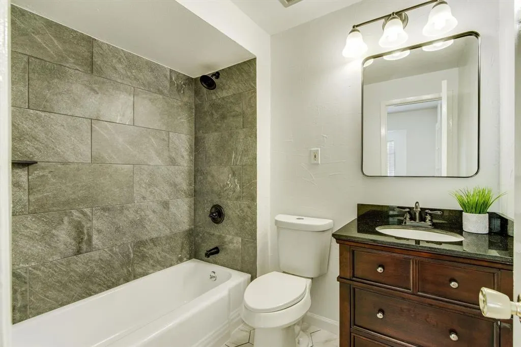 6023 E University Boulevard #204