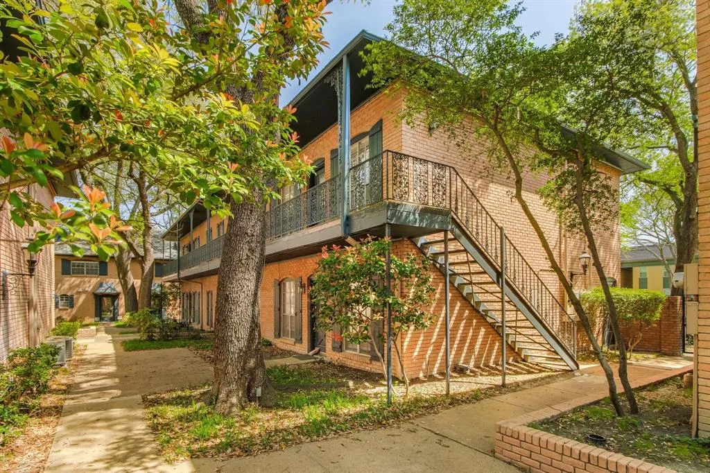 6023 E University Boulevard #204