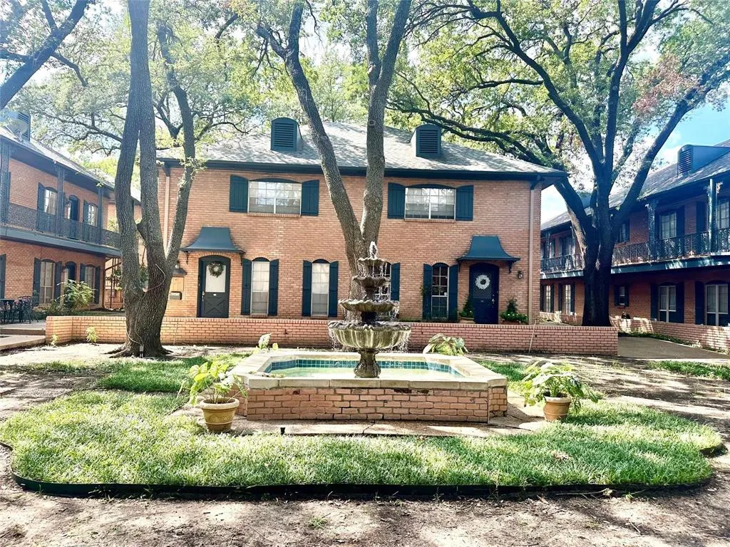 6023 E University Boulevard #204