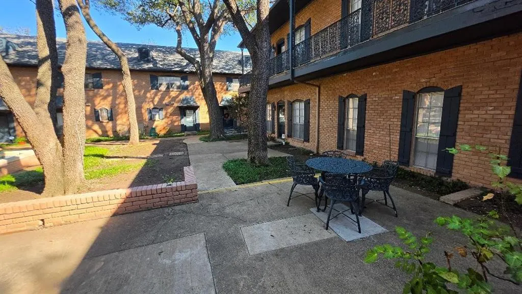 6023 E University Boulevard #204