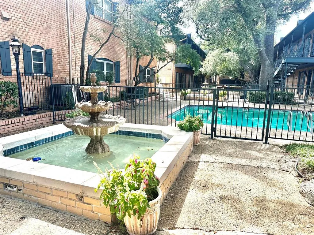 6023 E University Boulevard #204