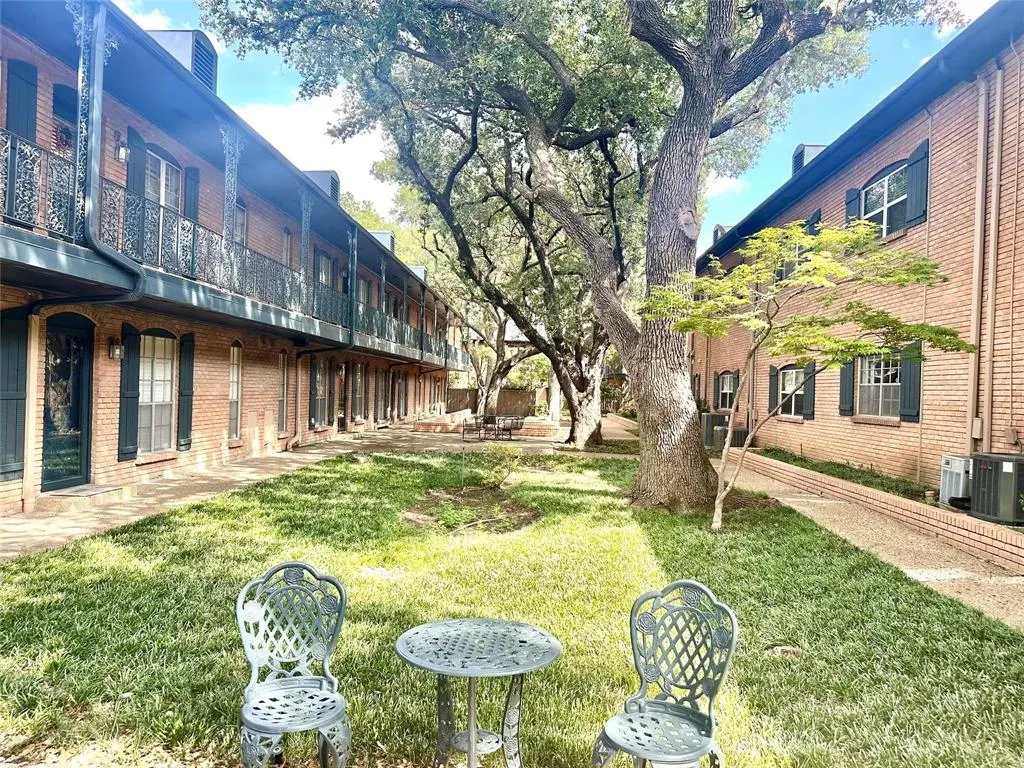 6023 E University Boulevard #204