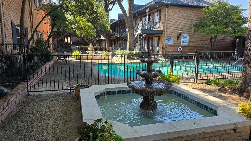 6023 E University Boulevard #204