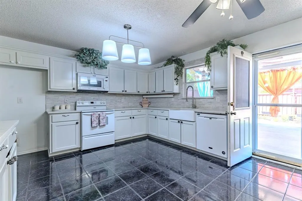 3002 Cedar Crest Drive