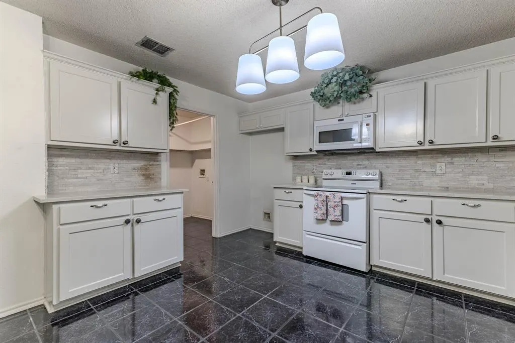 3002 Cedar Crest Drive