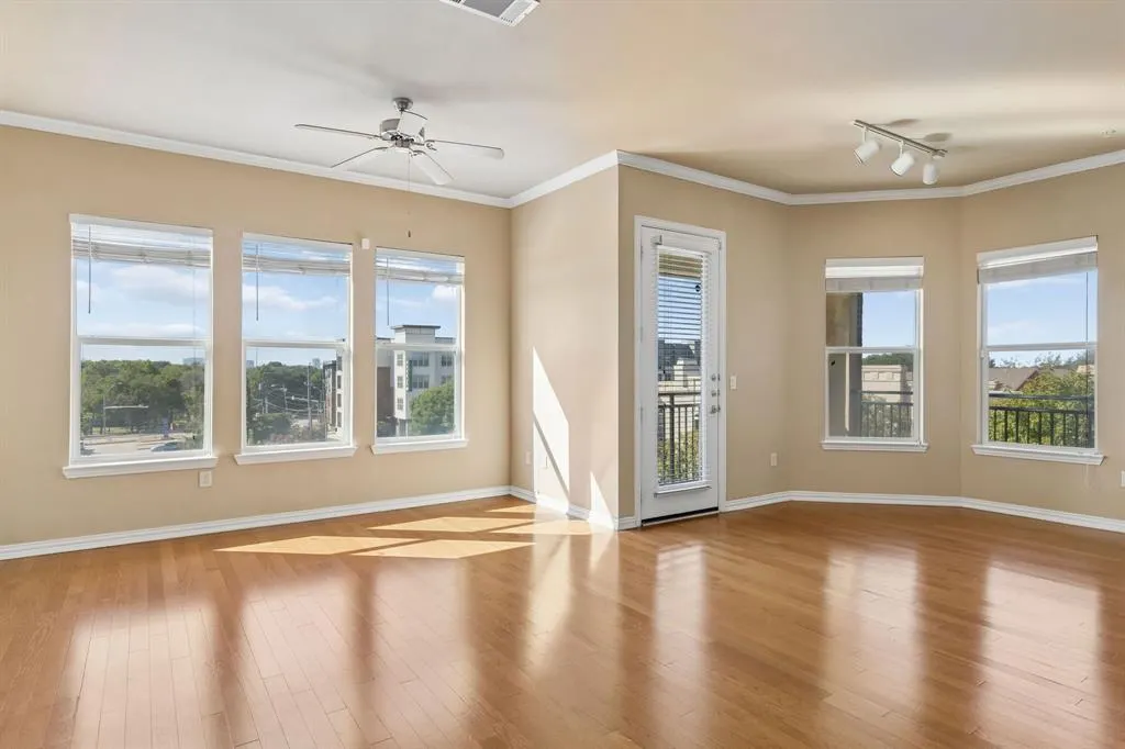 800 E 15th Street #201