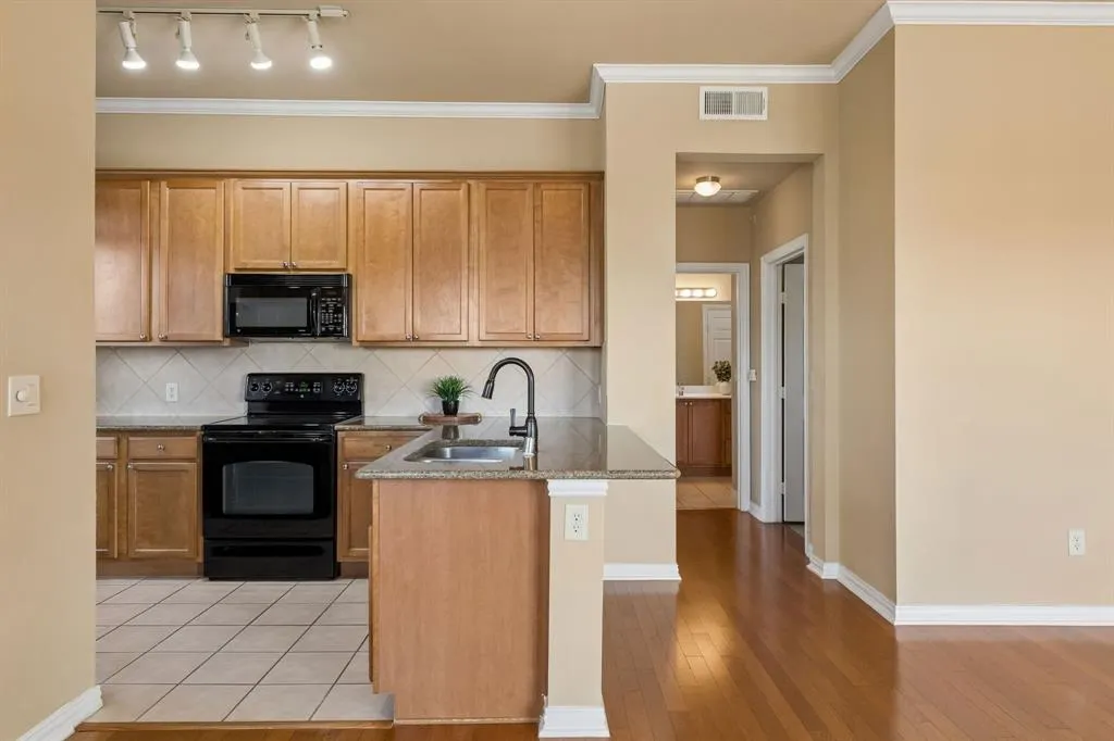 800 E 15th Street #201