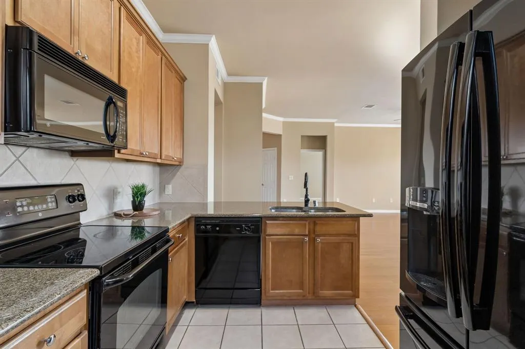 800 E 15th Street #201
