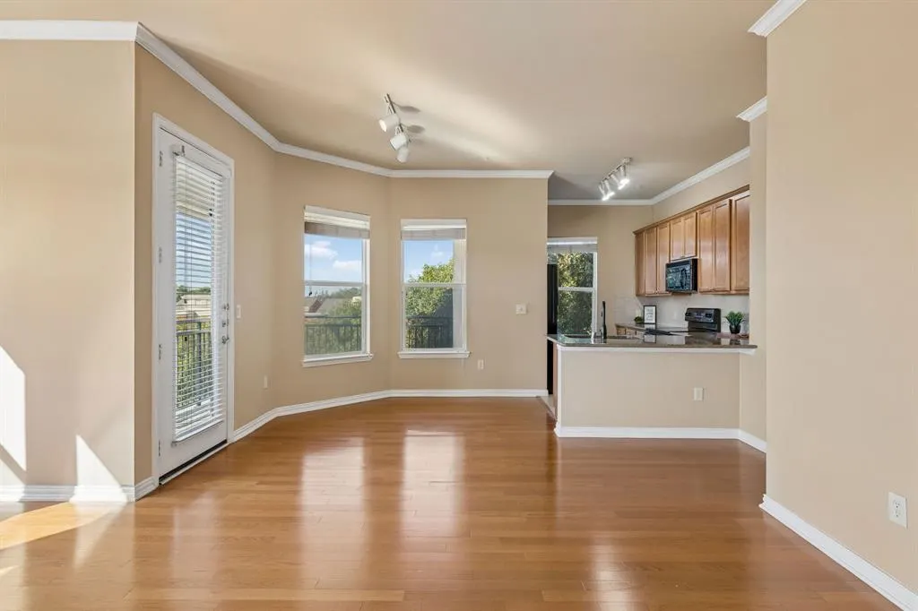 800 E 15th Street #201