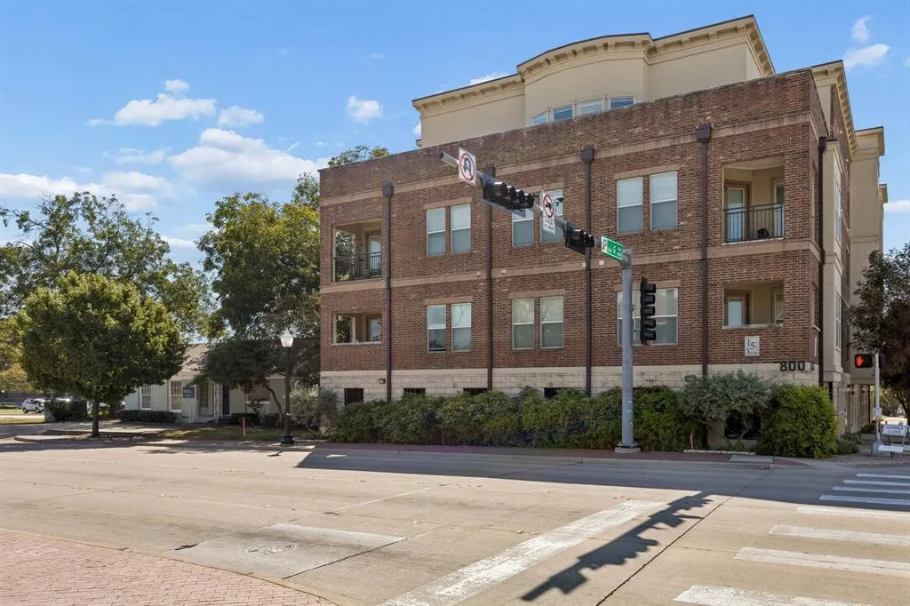 800 E 15th Street #201