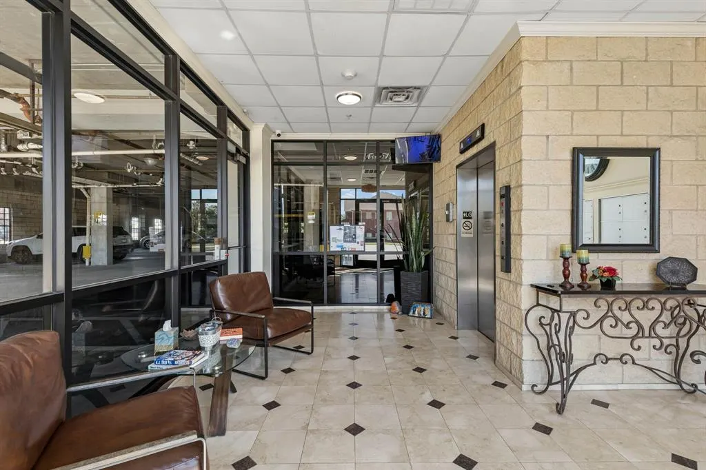 800 E 15th Street #201