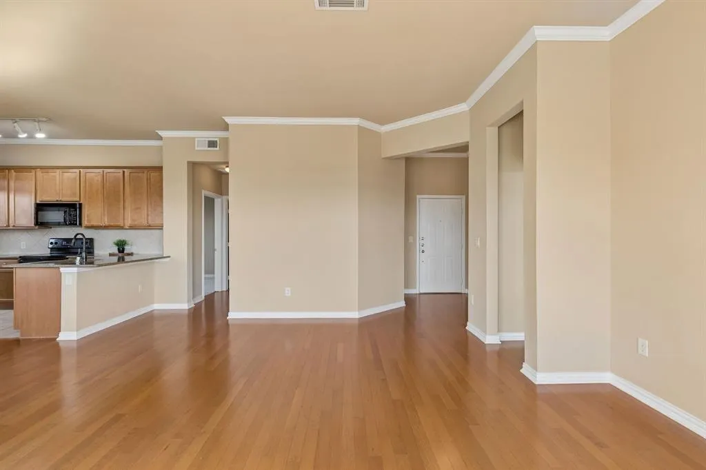 800 E 15th Street #201