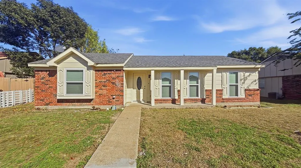 920 Carom Way