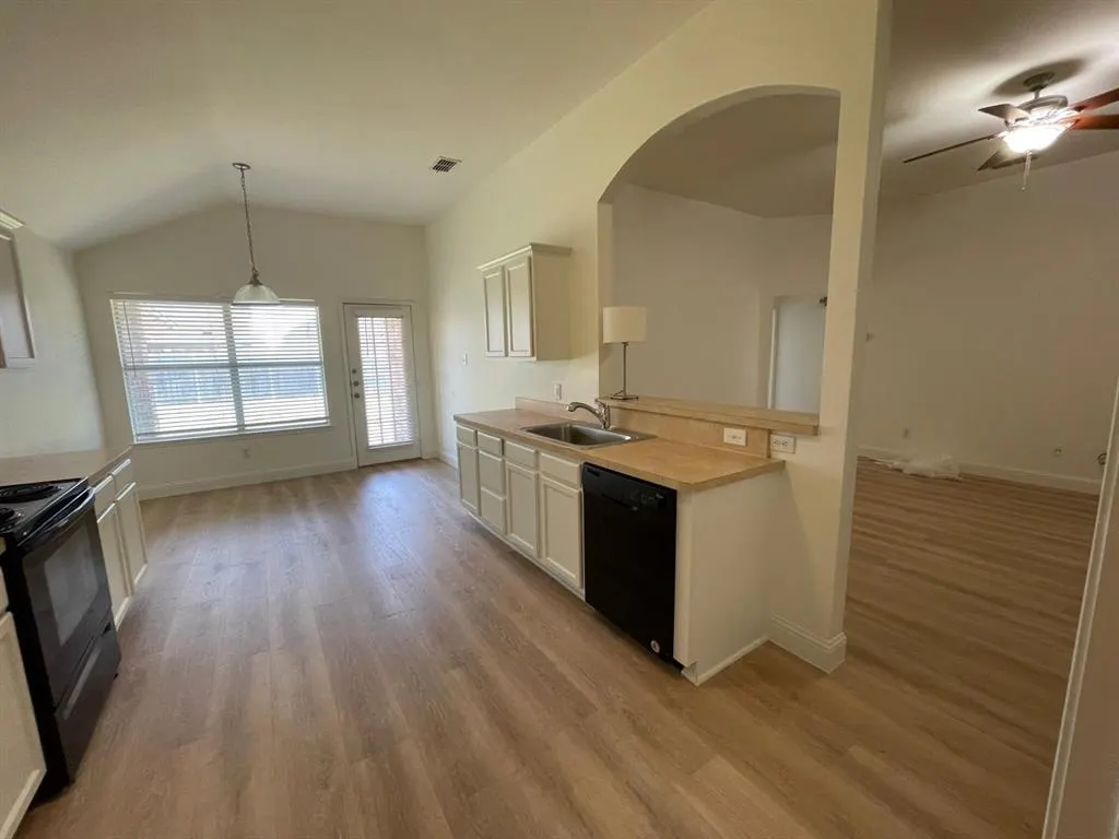 2049 Sunny Side Drive