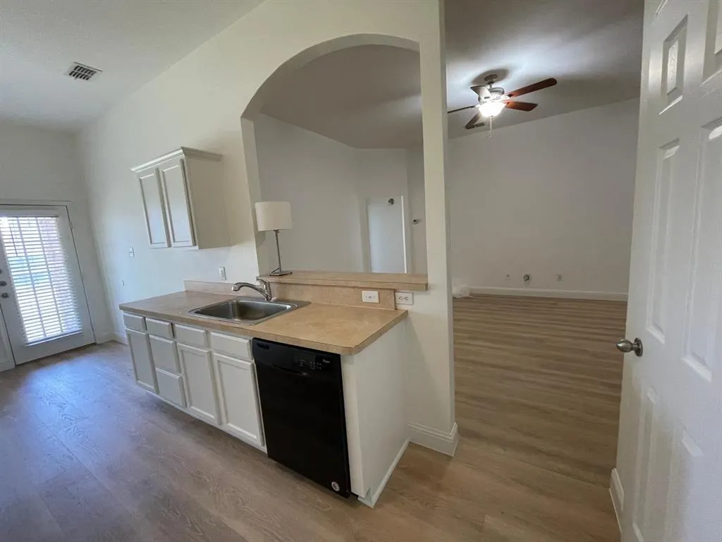 2049 Sunny Side Drive