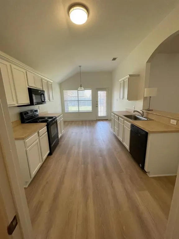 2049 Sunny Side Drive