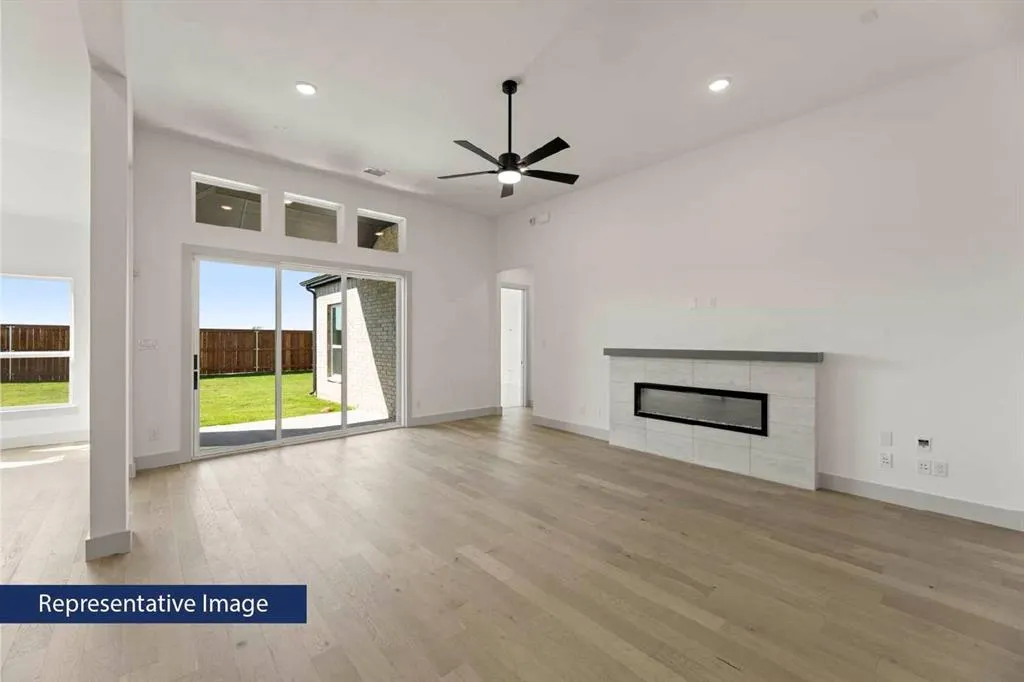 501 Loggia Way