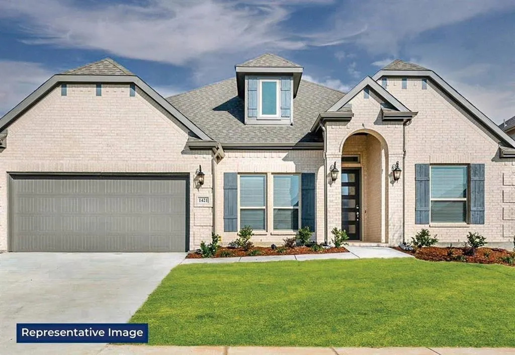 501 Loggia Way
