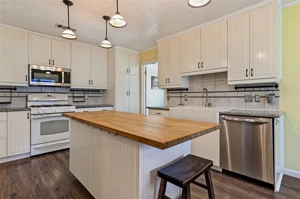 1611 Barclay Drive