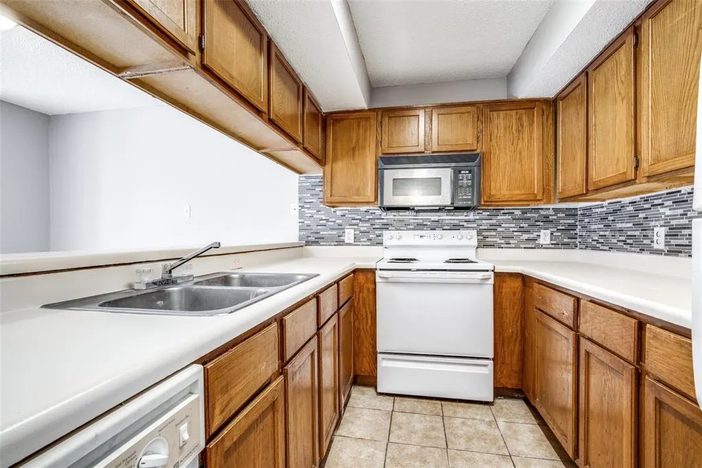 6108 Abrams Road #118