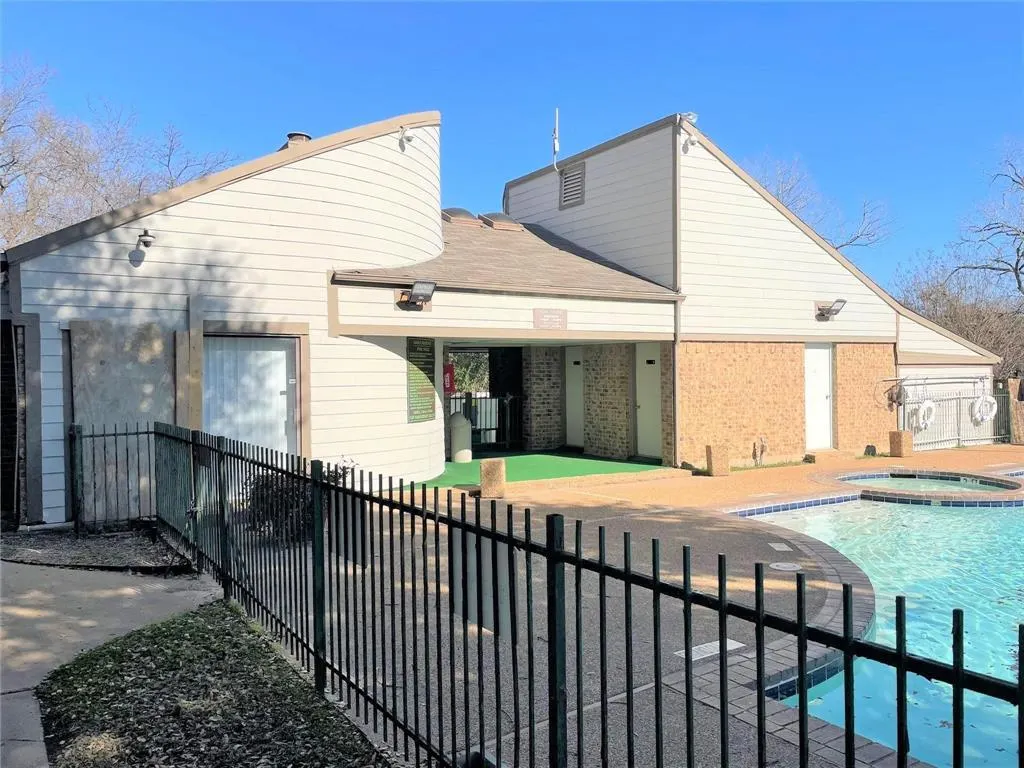 6108 Abrams Road #118