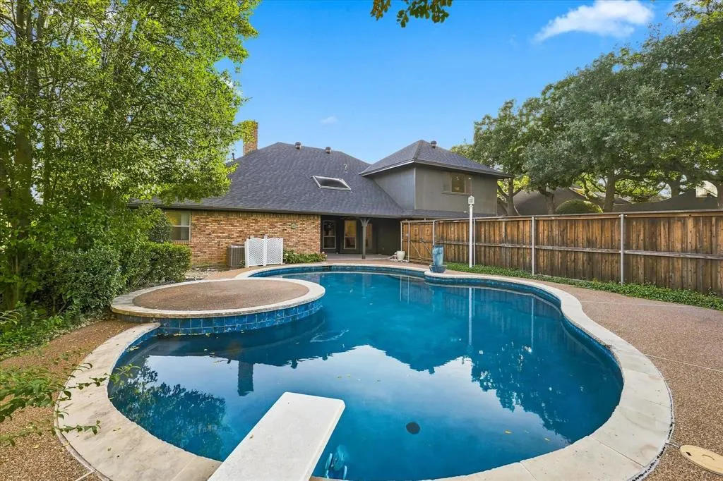 2221 Pine Thicket Lane