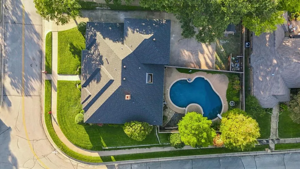 2221 Pine Thicket Lane