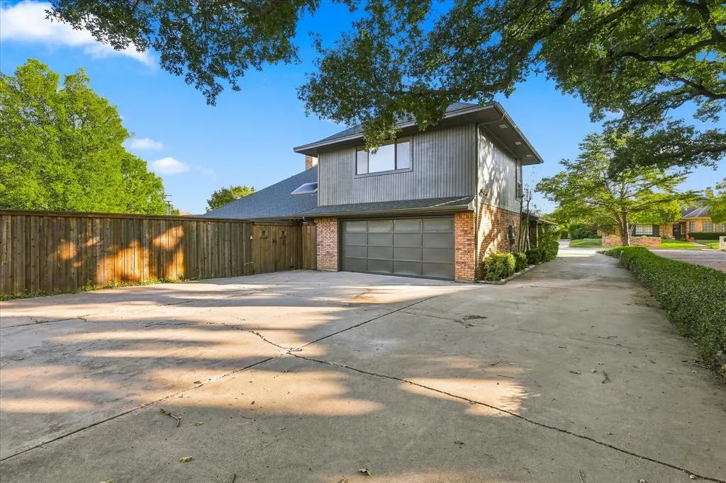 2221 Pine Thicket Lane
