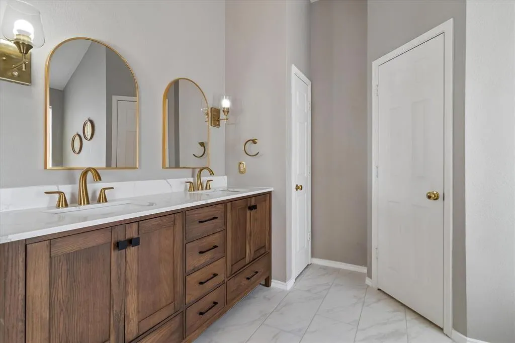 11379 Lockshire Drive