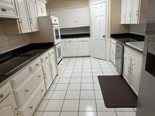 6918 LA MANGA Drive