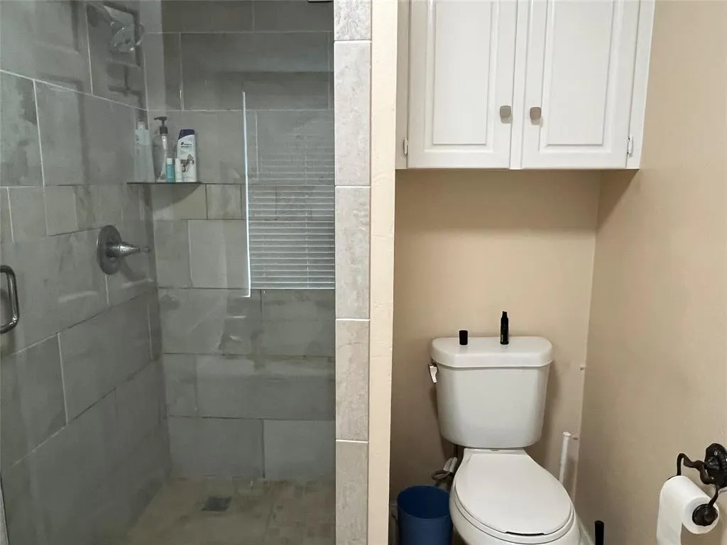 6918 LA MANGA Drive