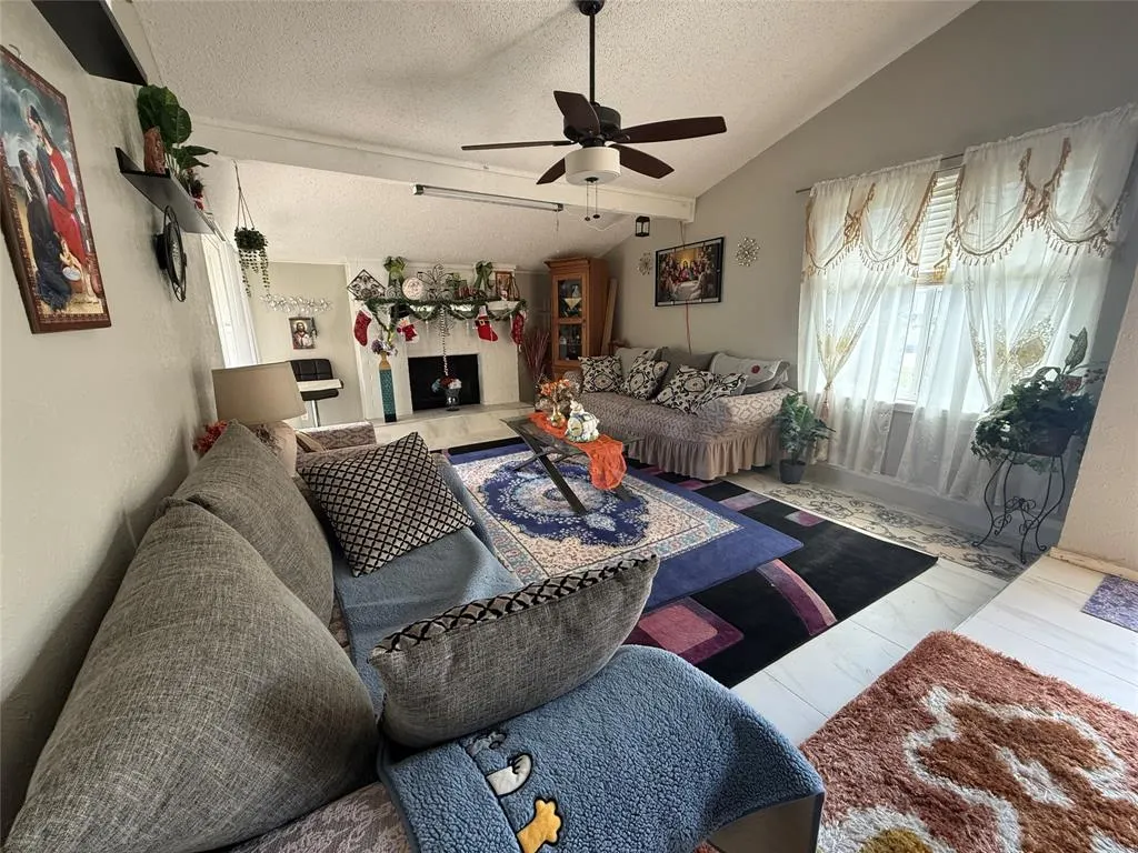 2809 Royalty Drive